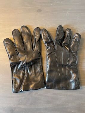 Coach Women’s Black Leather Gloves